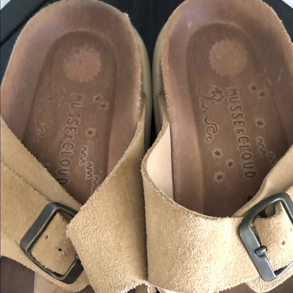 Women’s suede leather musse & cloud Tan Suede Double-Buckle Slide Sandals